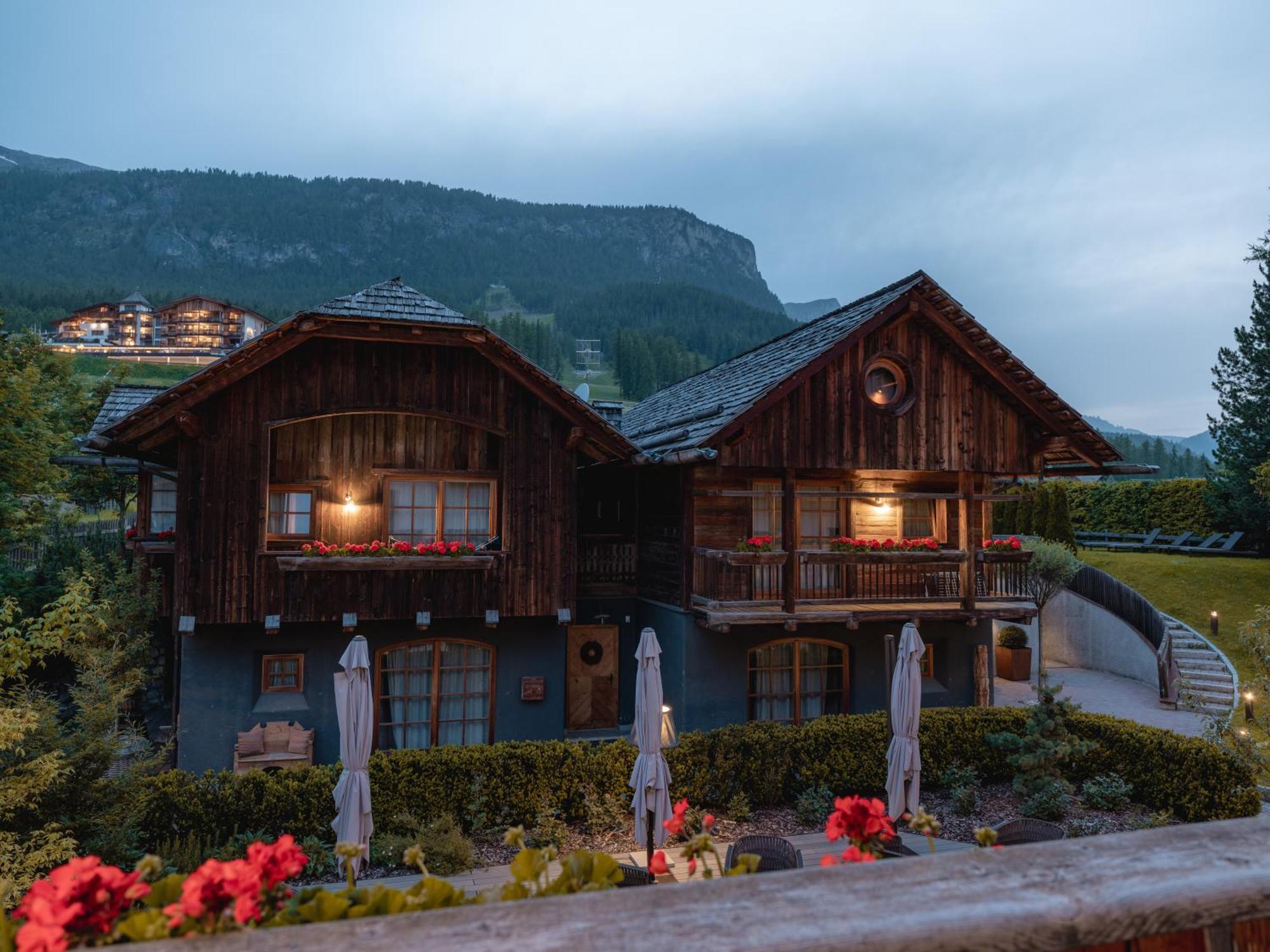 Sportony Mountain Lodges La Villa  Eksteriør billede