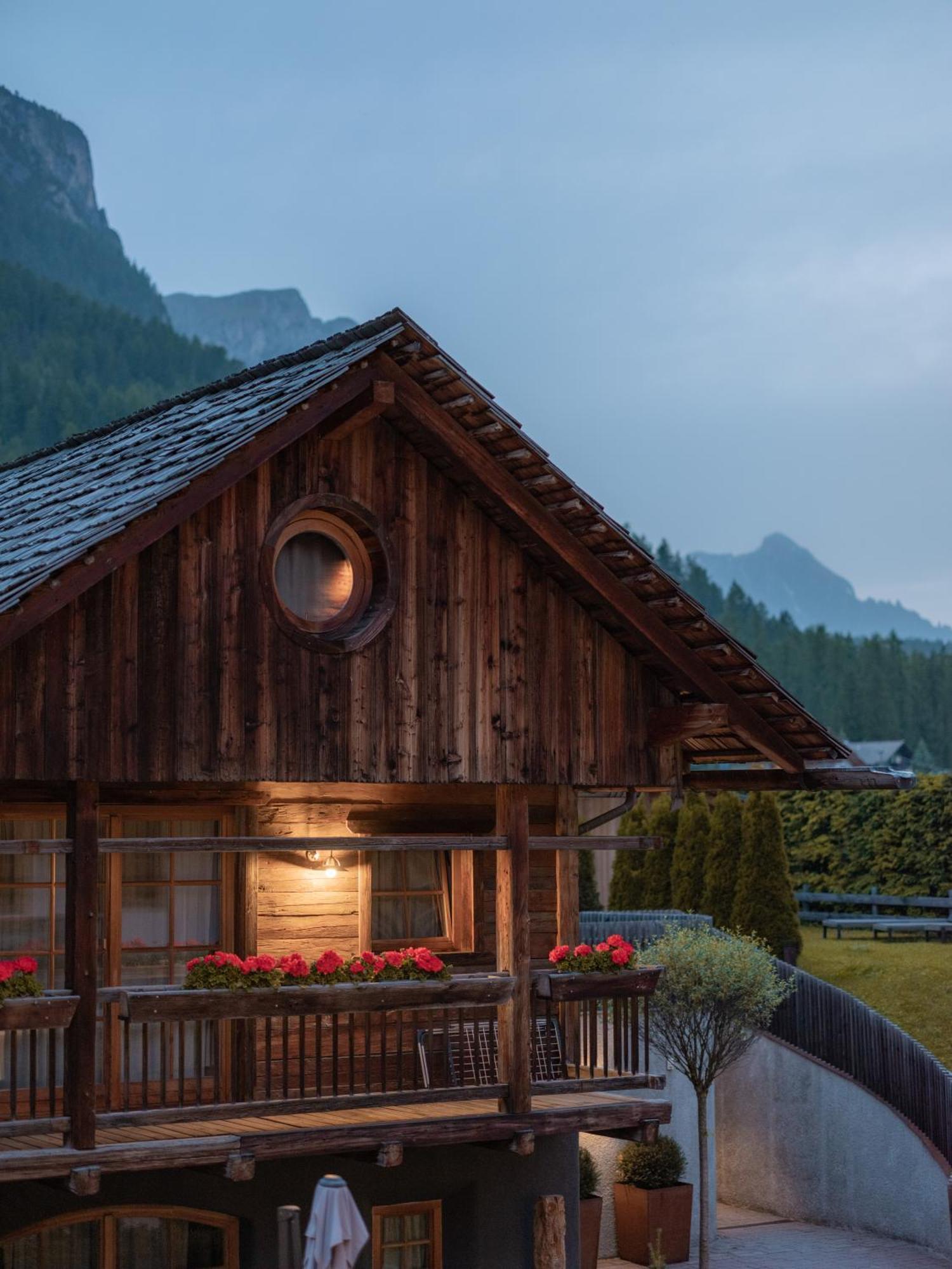 Sportony Mountain Lodges La Villa  Eksteriør billede